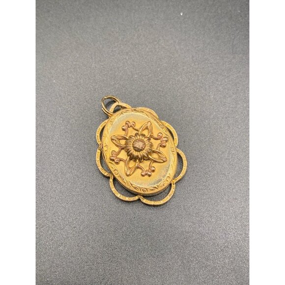 Vintage PR ST Co Gold Filled Locket Pendant Keepsake Ornate Front w Back Opening - Picture 2 of 7